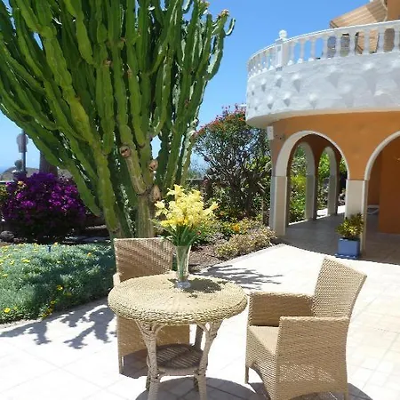 Sleeps 2 Pool Wifi Apartment