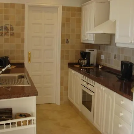 Sleeps 2 Pool Wifi Apartment
